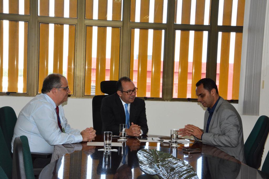 Superintendente da SMTT visita o presidente do TRT - SMTT Aracaju